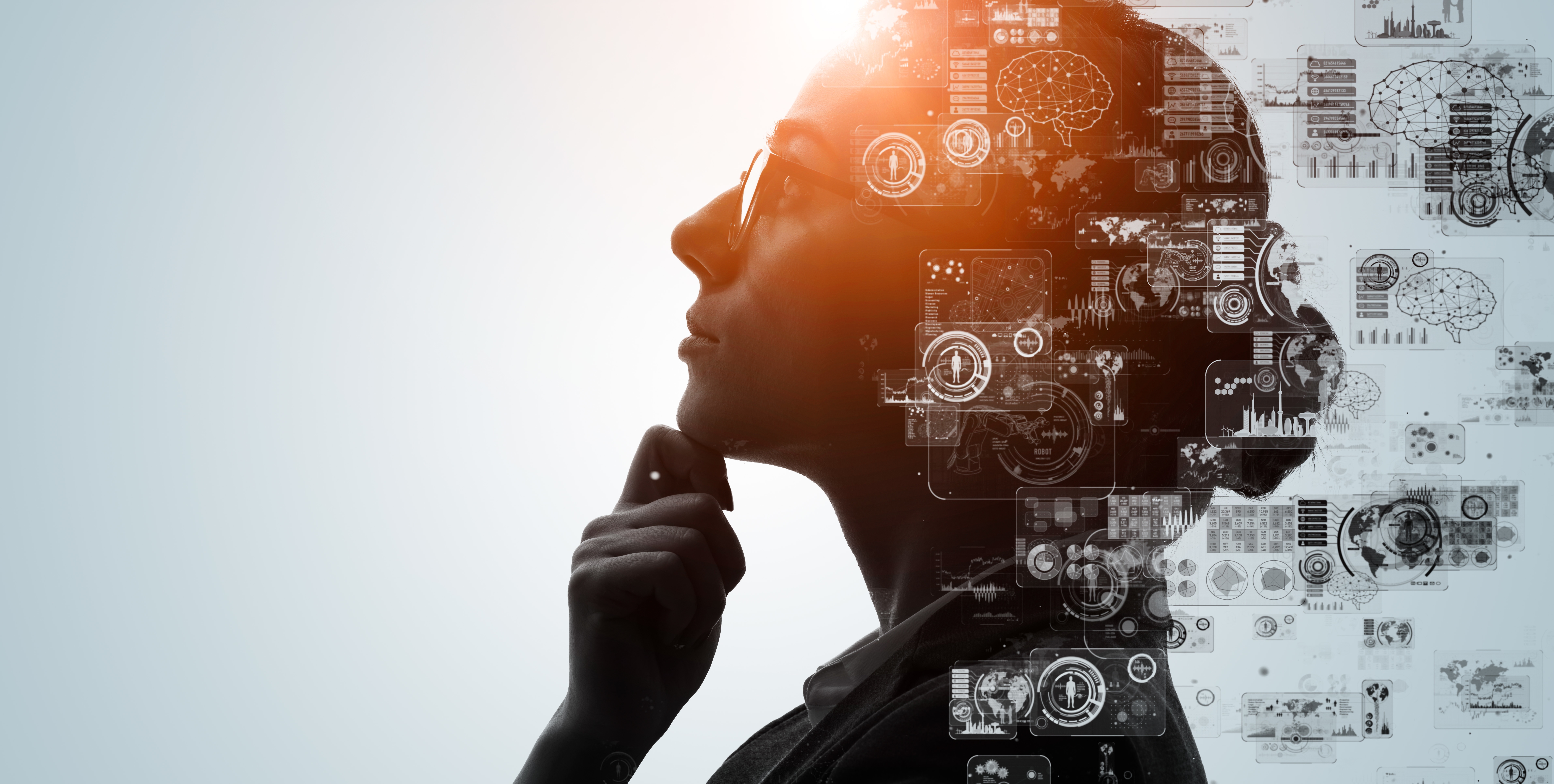 Profil eines Frauenkopfes mit "Einblick" in die Maschinerie des Gehirns, Sinnbild für KI Profil eines Frauenkopfes mit "Einblick" in die Maschinerie des Gehirns, Sinnbild für KI