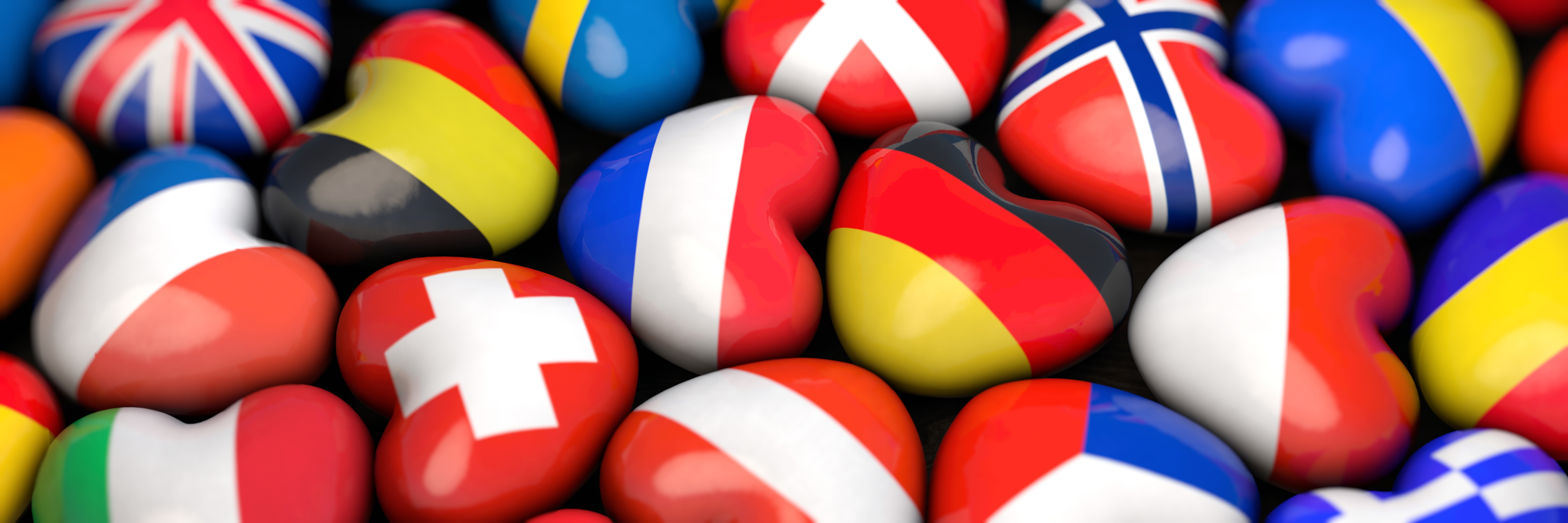 Die Landesflaggen der Länder Europas in Herzform