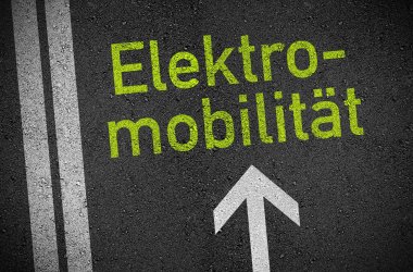 Elektromobilität und Pfeil