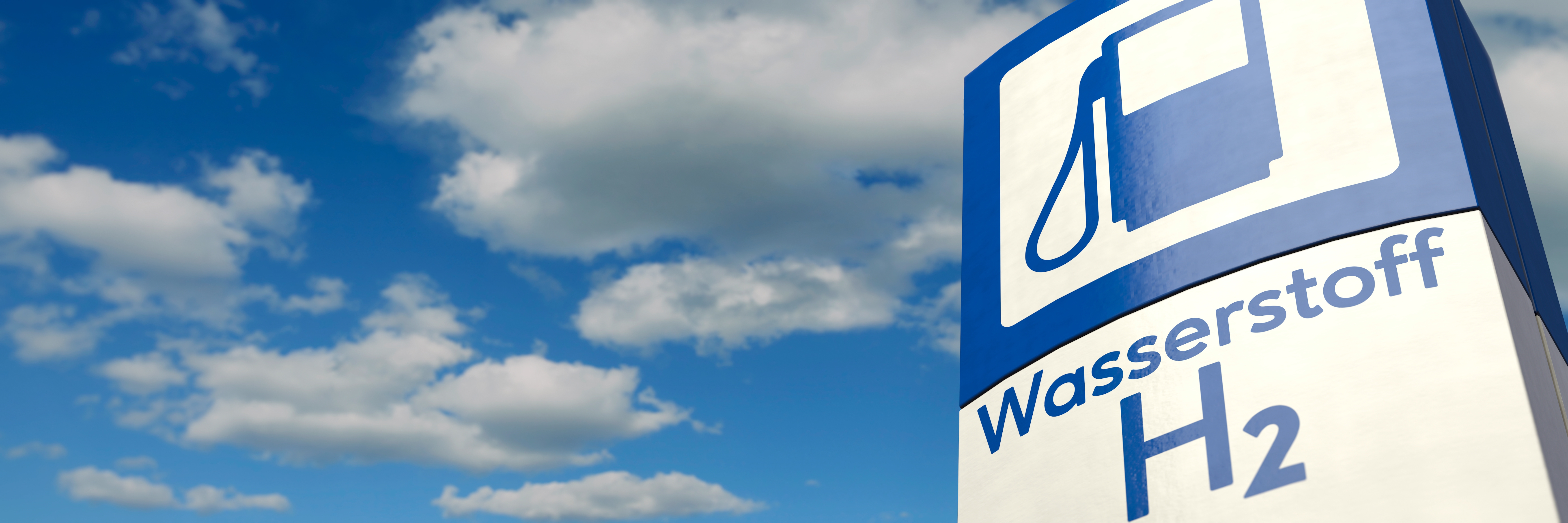 Ein blau-weißes Schild das anzeigt, dass dort Wasserstoff getankt werden kann. Ein blau-weißes Schild das anzeigt, dass dort Wasserstoff getankt werden kann.