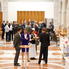 Erster Austausch unter den Teilnehmerinnen und Teilnehmern vor der offiziellen Eröffnung des 22. Deutschlandforums. 
