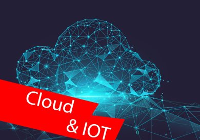 Eine hellblaue Data-Cloud-Wolke vor einem dunklen Hintergrund. Im Vordergrund ein roter Balken mit der Aufschrift "Cloud & IoT". Eine hellblaue Data-Cloud-Wolke vor einem dunklen Hintergrund. Im Vordergrund ein roter Balken mit der Aufschrift "Cloud & IoT".