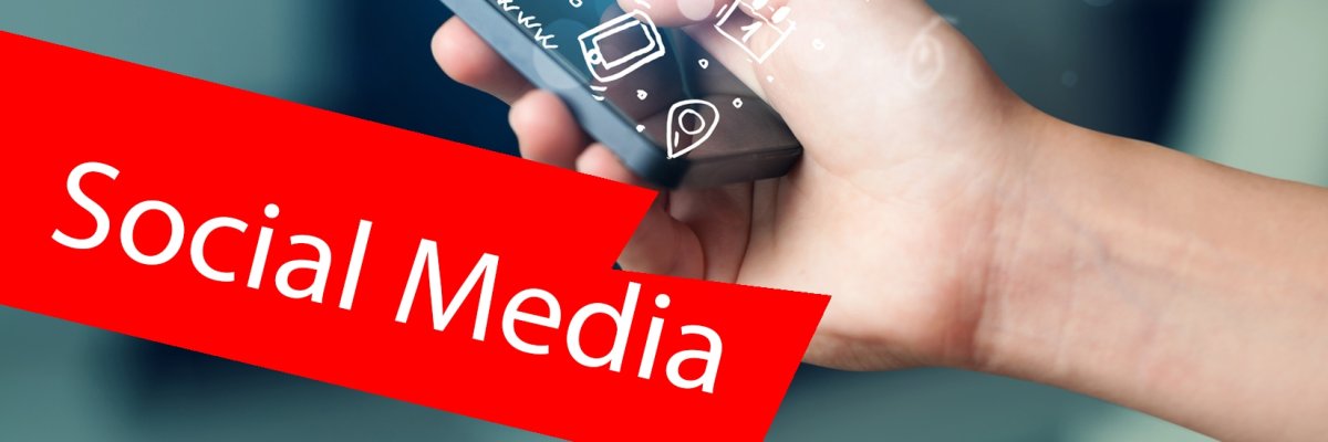 Smartphone mit Socialmedia-Symbolen. Im Vordergrund roter Balken mit der Aufschrift "Social Media".